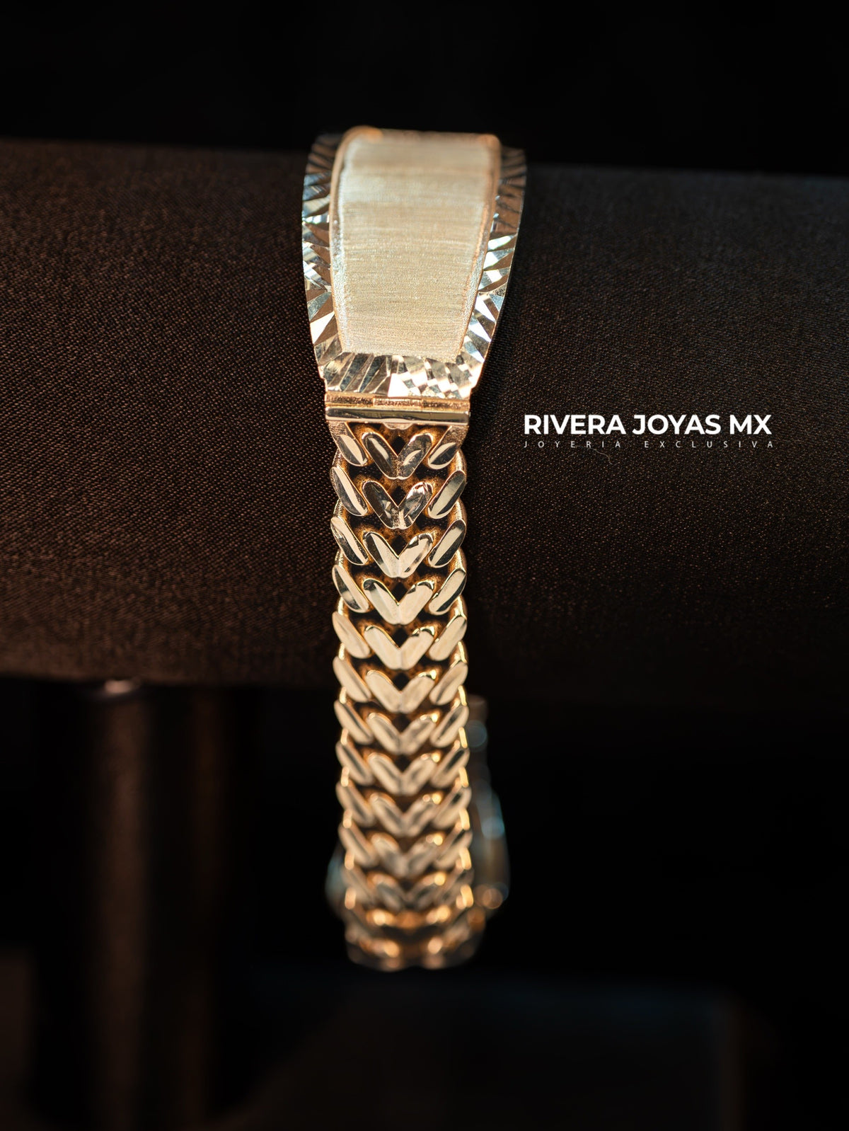Esclava Petatillo con placa diamantada 9 mm 10k