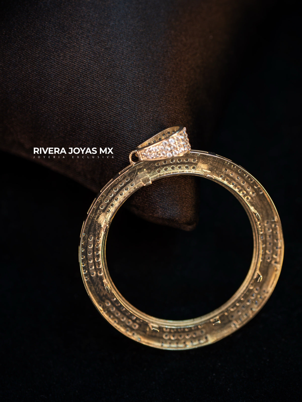Bisel para centenario con zirconias suizas largas 4.7 cm 10k