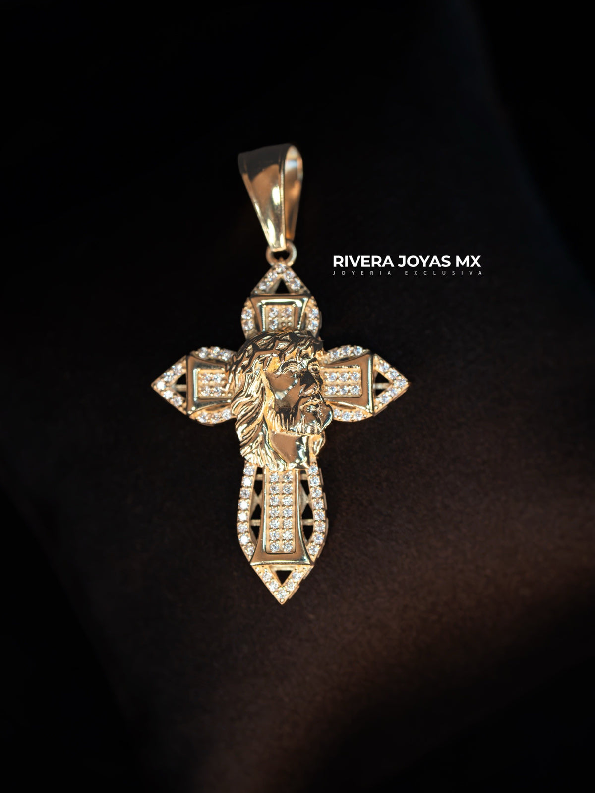 Dije Crucifijo Rostro de Cristo Pavé en Oro 10K