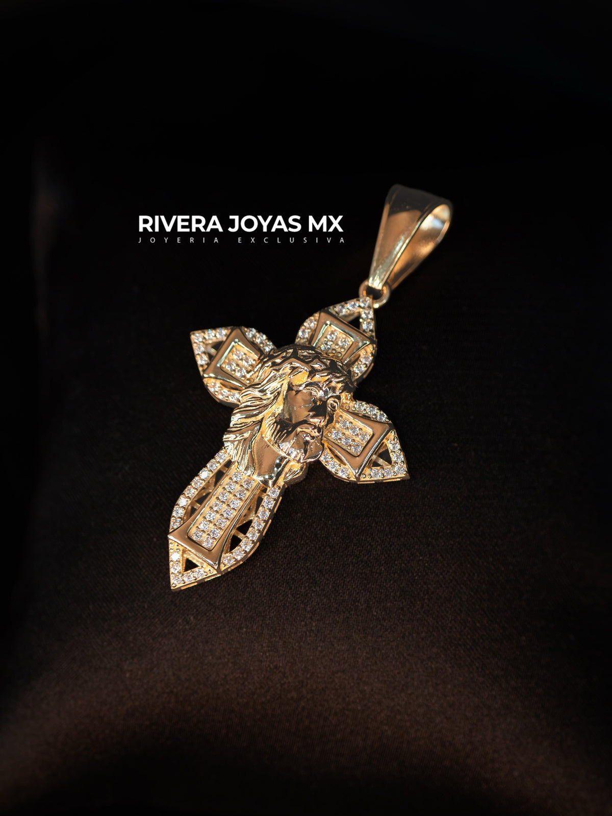 Dije Crucifijo Rostro de Cristo Pavé en Oro 10K