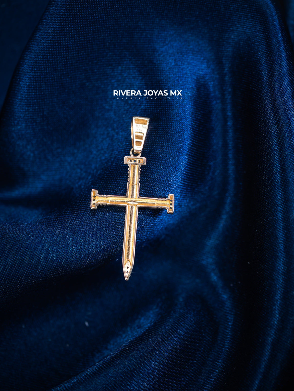 Dije Cruz de Clavos con Zirconias en Oro 10K