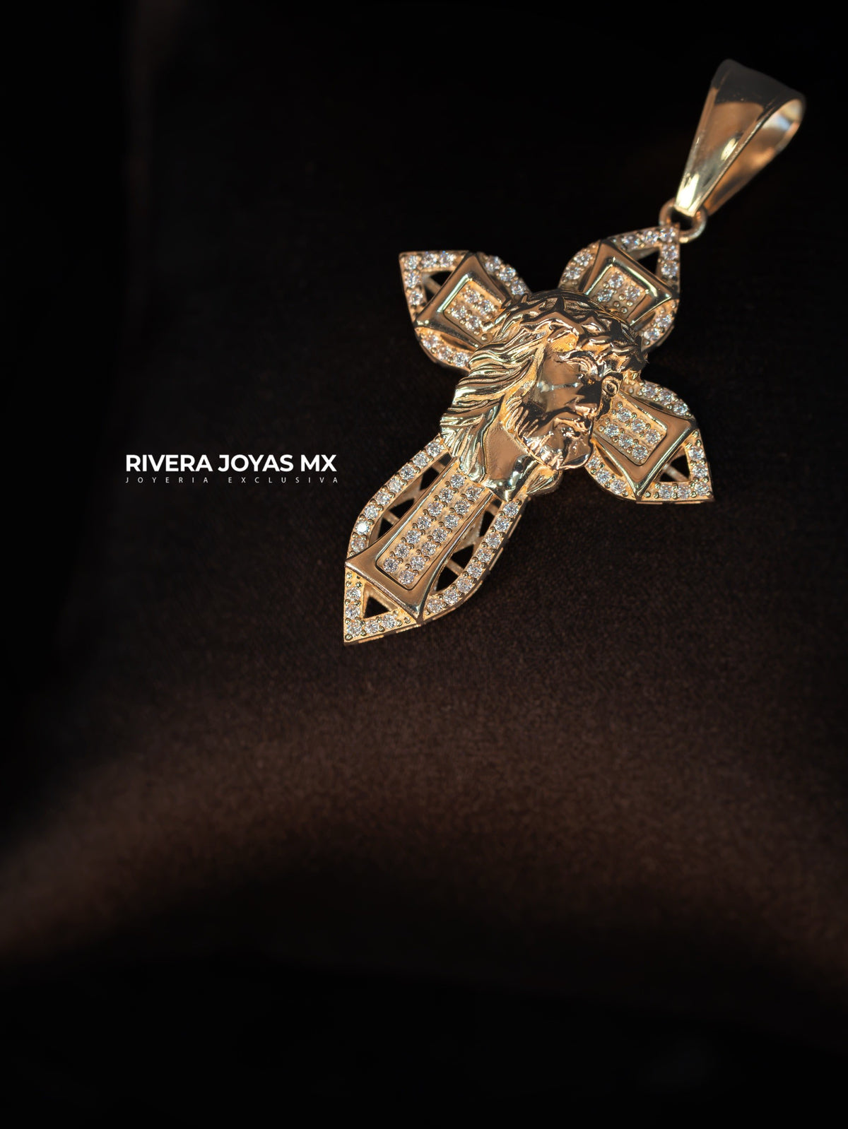 Dije Crucifijo Rostro de Cristo Pavé en Oro 10K