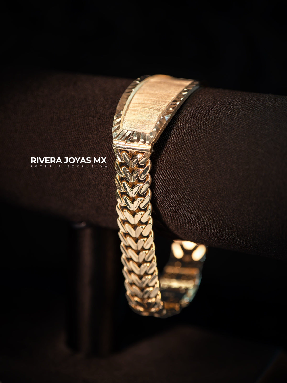 Esclava Petatillo con placa diamantada 9 mm 10k
