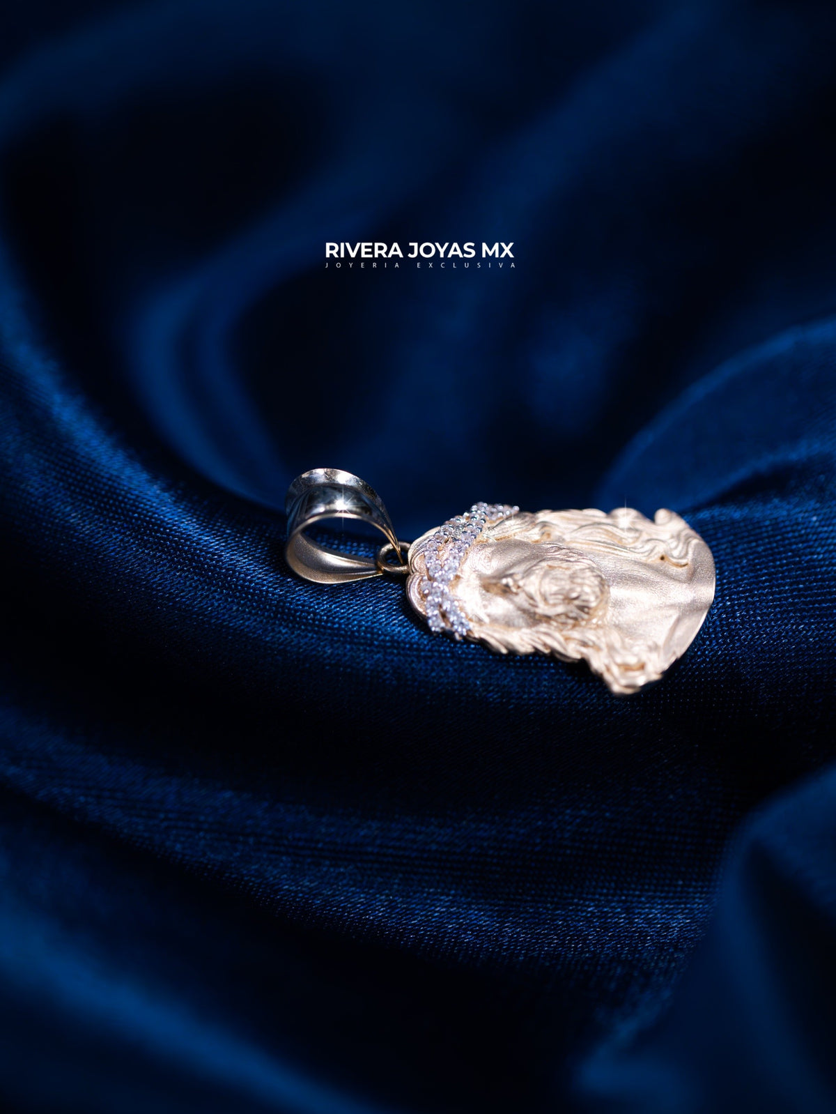Dije divino rostro pequeño con Zirconias suizas 10k