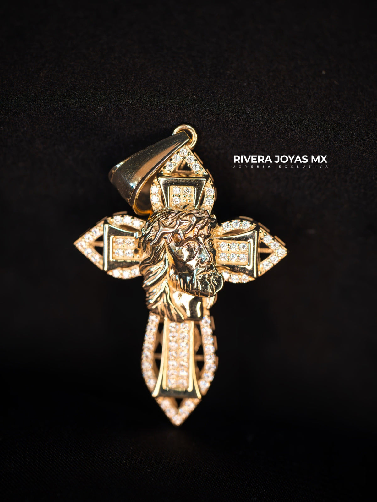 Dije Crucifijo Rostro de Cristo Pavé en Oro 10K