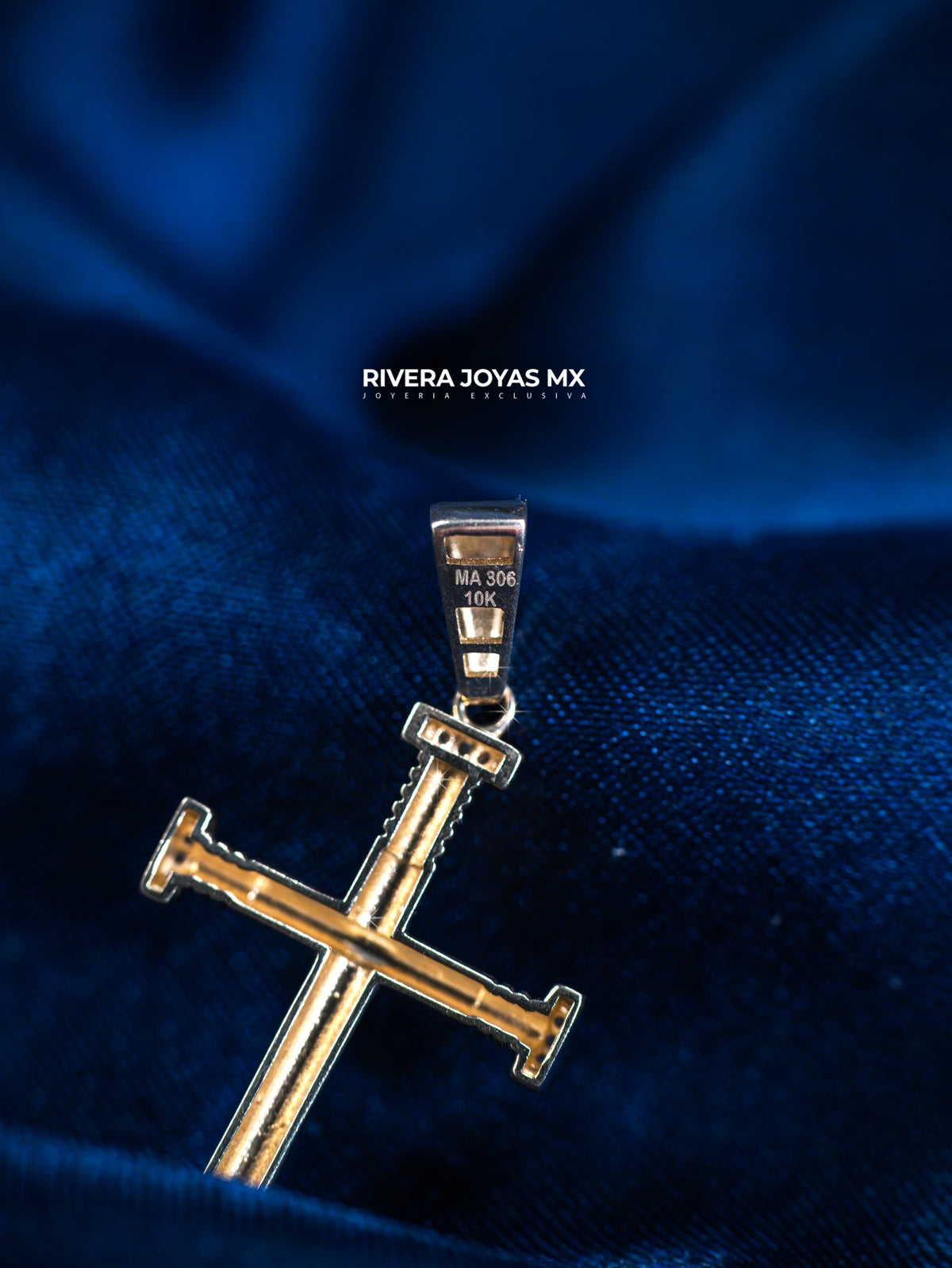Dije Cruz de Clavos con Zirconias en Oro 10K