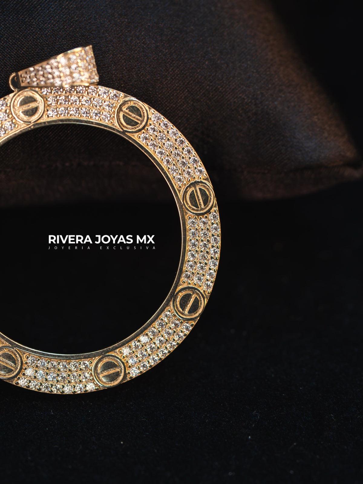 Bisel para centenario con zirconias suizas largas 4.7 cm 10k