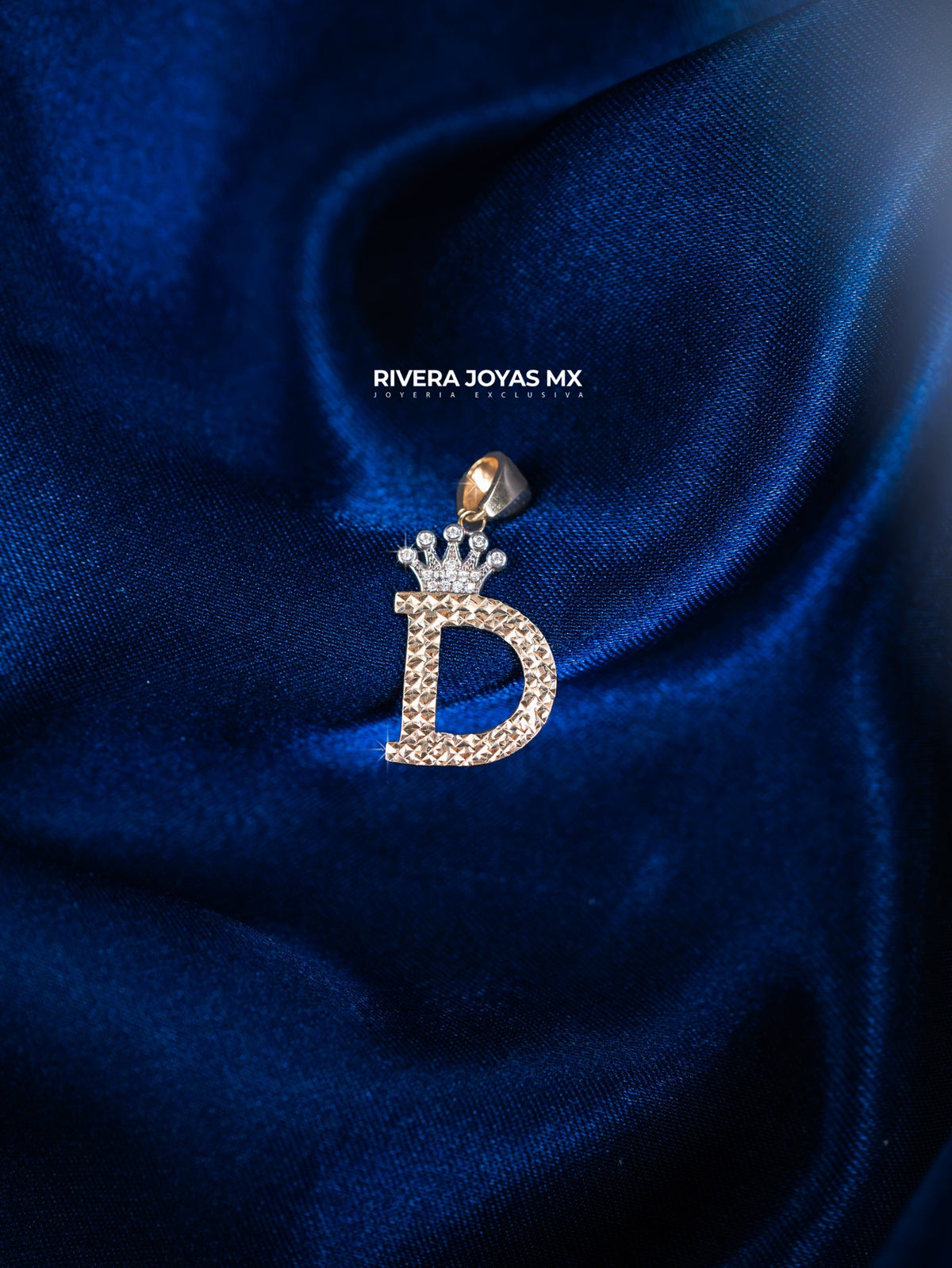 Dijes de Inicial con Corona de Zirconias en Oro 10k