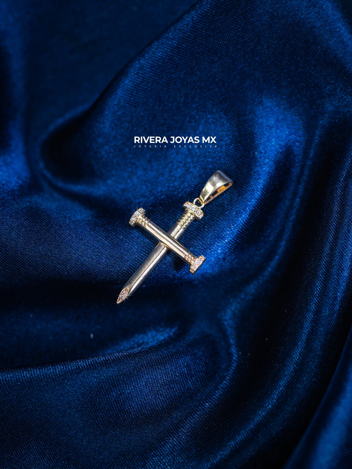 Dije Cruz de Clavos con Zirconias en Oro 10K
